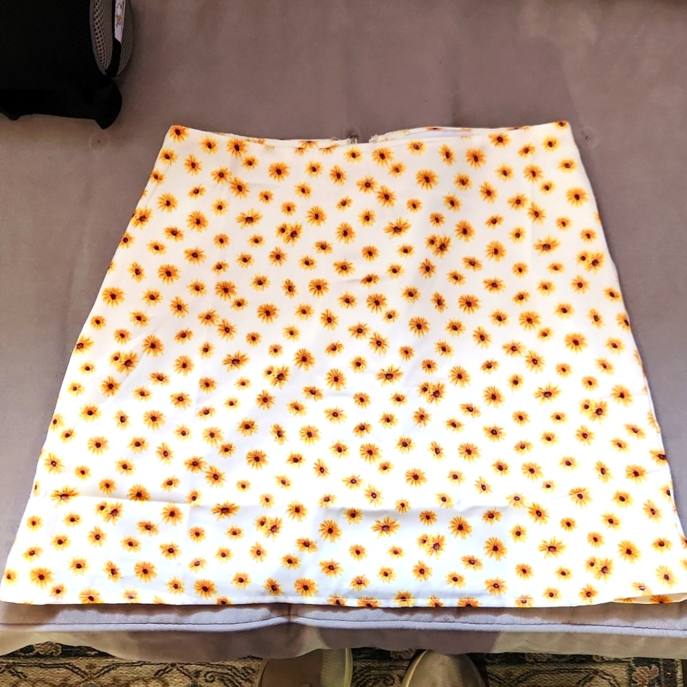 Ditsy daisy skirt